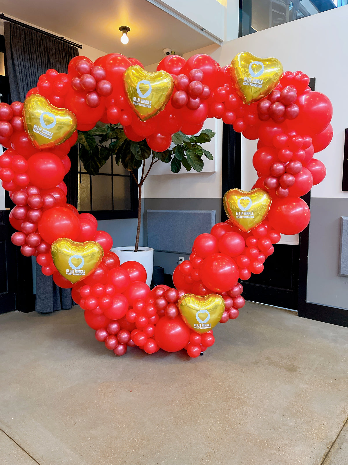 7.5’ Heart Stand