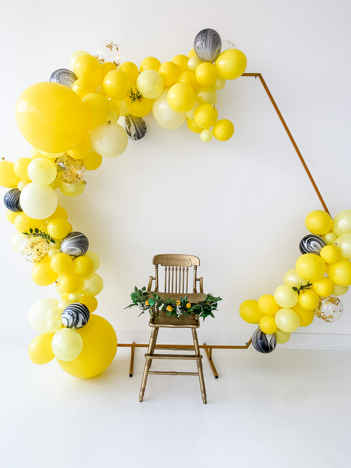 9’ Gold Hexagon Stand