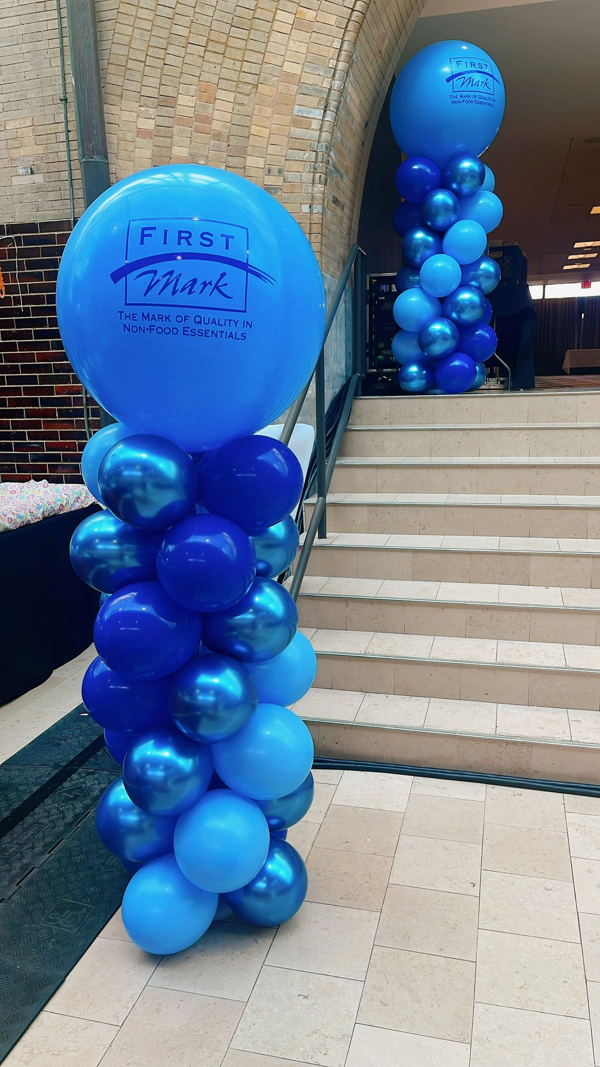 Custom Balloon Column
