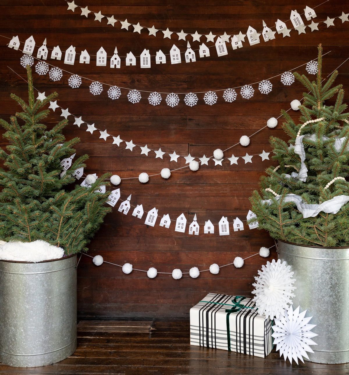 Snowflake Garland Banner