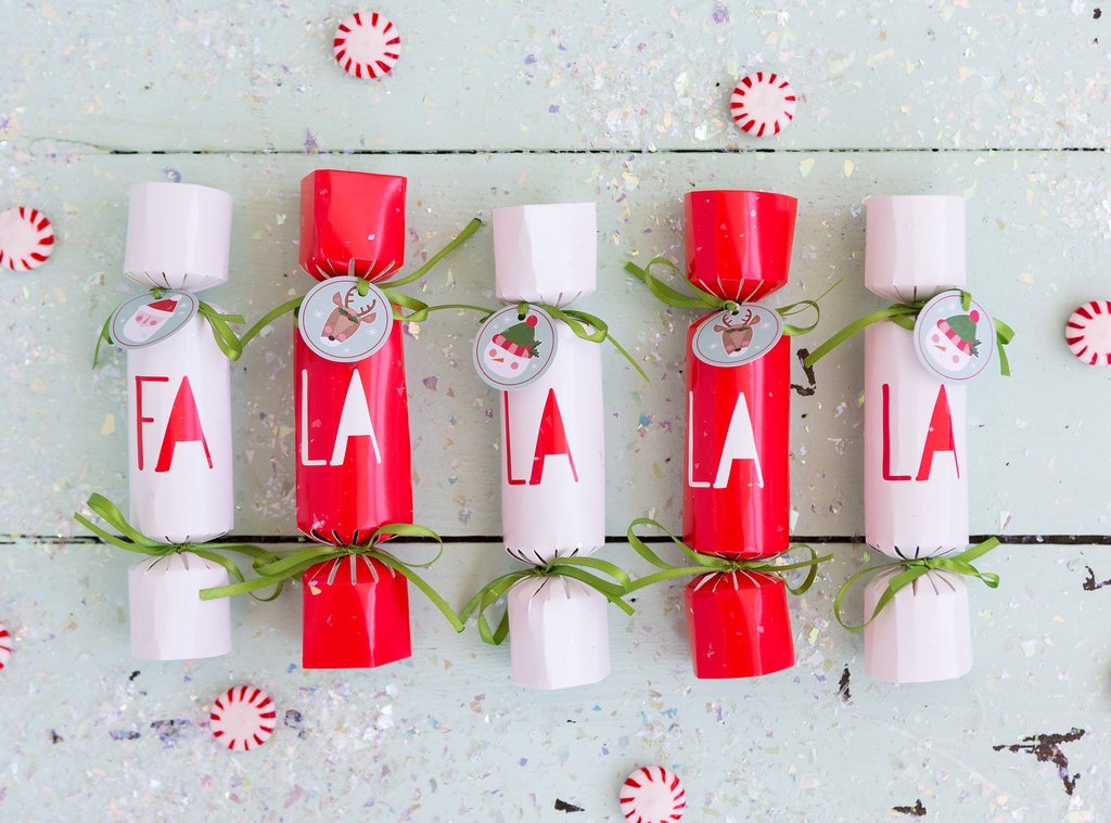 Holly Jolly Party Crackers