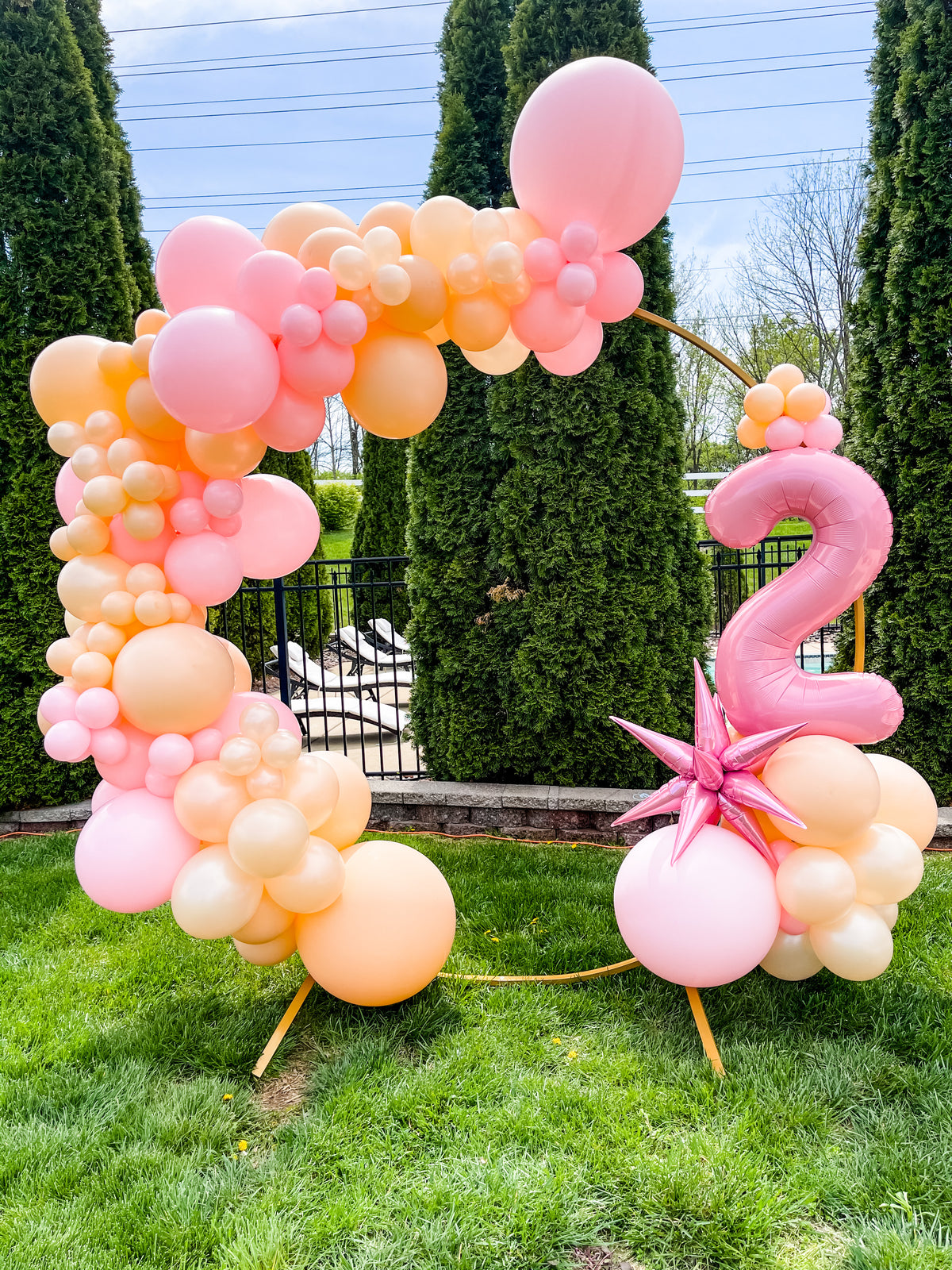 7.5’ Gold Circle Stand Rental