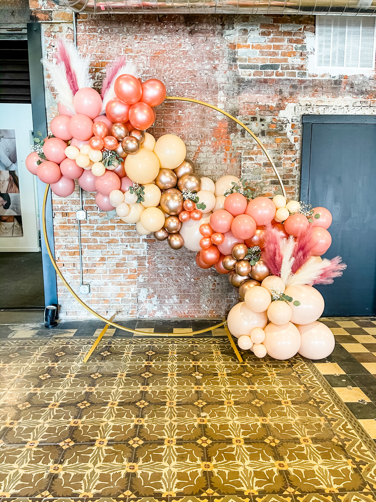 7.5’ Gold Circle Stand Rental