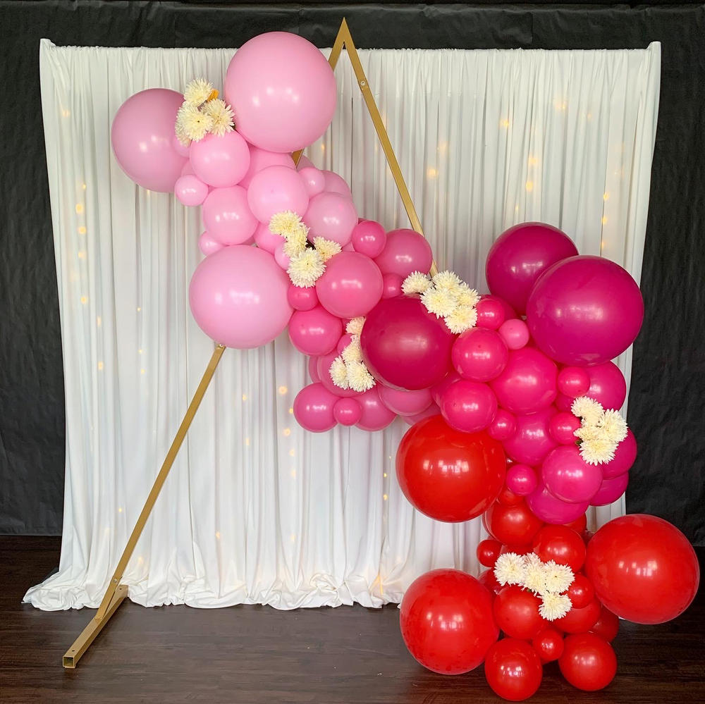 8’ Gold Triangle Stand